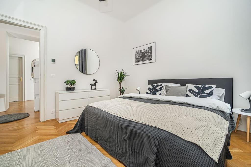 Stylish Flat With Terrace And Ac Prague