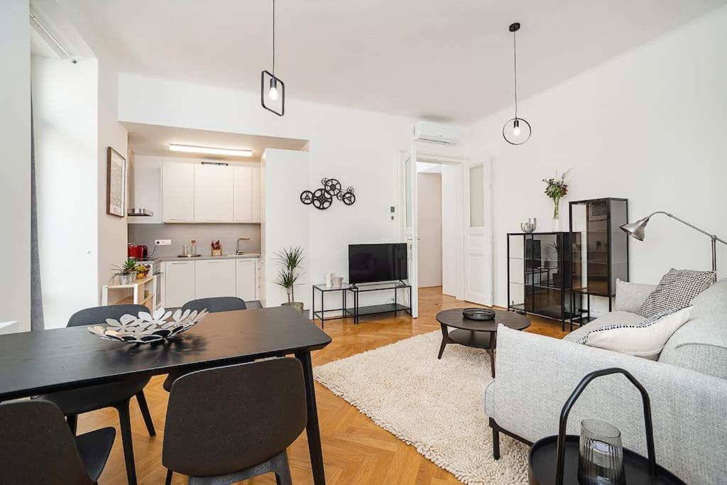 Stylish Flat With Terrace And Ac Apartment