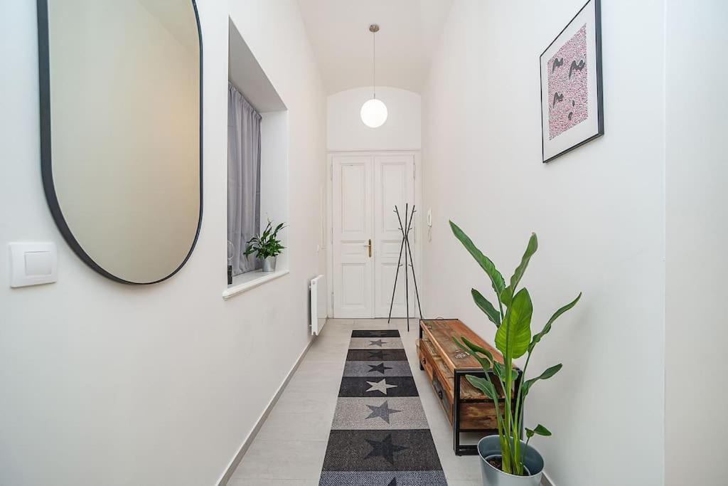 Stylish Flat With Terrace And Ac Apartment *