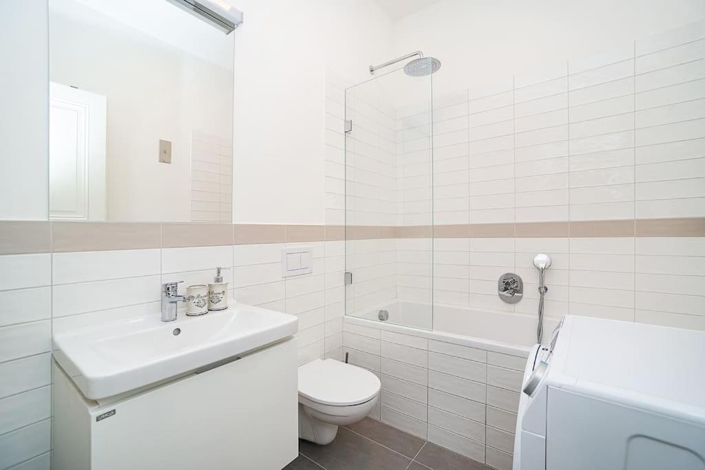 Apartment Stylish Flat With Terrace And Ac Prag