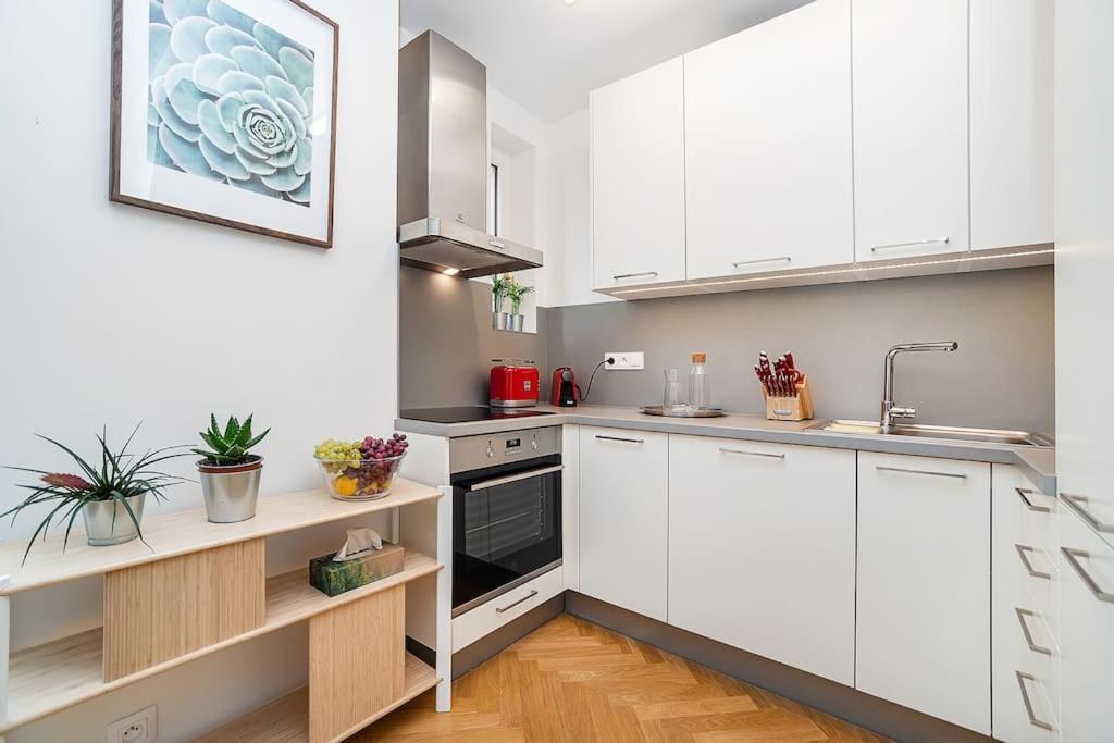 Stylish Flat With Terrace And Ac Prag